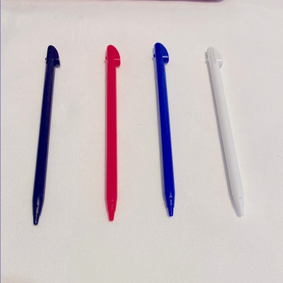 Nintendo 3DS XL, Red, Handheld Gaming Console with Stylus Set - Picture 3 of 13